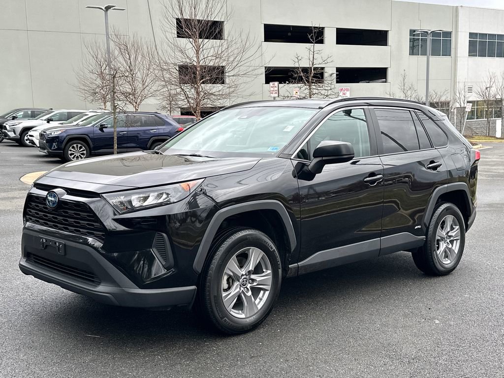 Used 2022 Toyota RAV4 LE image 2