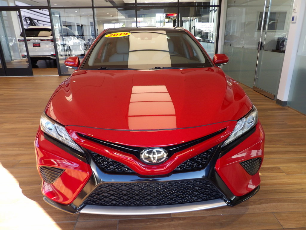 Used 2019 Toyota Camry XSE image 2