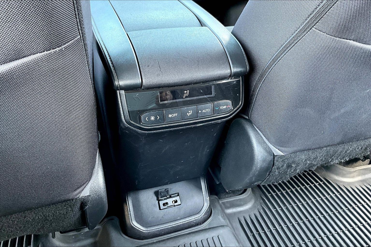 Used 2023 Toyota Highlander LE image 10