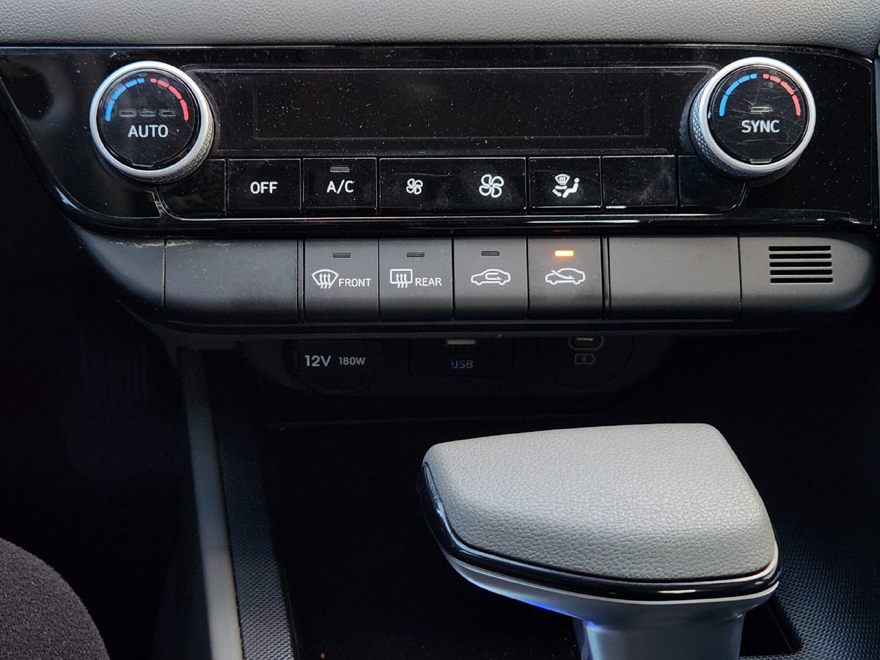 Used 2024 Hyundai Elantra SEL FWD image 15