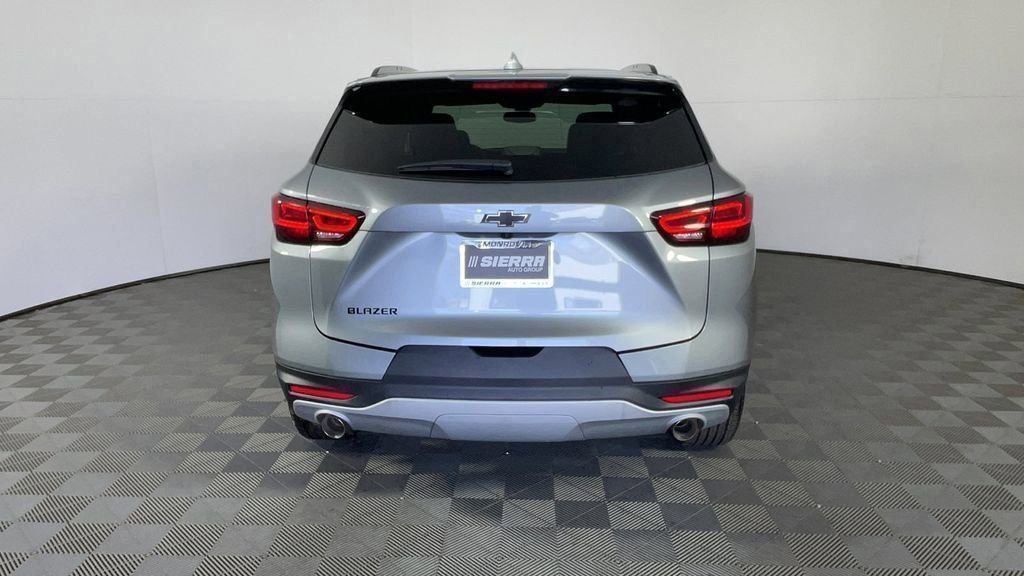 New 2025 Chevrolet Blazer LT w/ LPO, Black Sport Package image 5