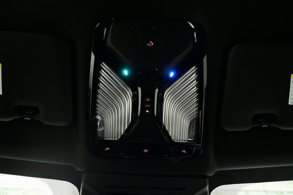 Used 2025 BMW X5 xDrive50e w/ Premium Package image 17