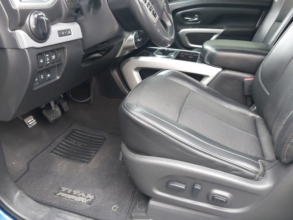 Used 2016 Nissan Titan PRO-4X AWD/4WD image 4