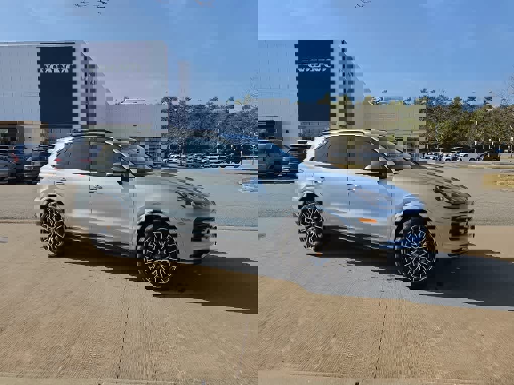 Used 2021 Porsche Cayenne AWD/4WD image 2