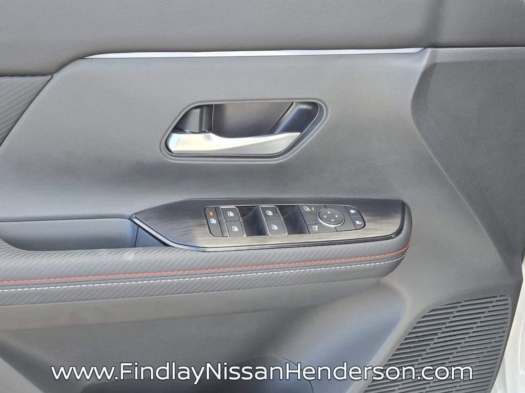 Used 2025 Nissan Kicks SR AWD/4WD image 21