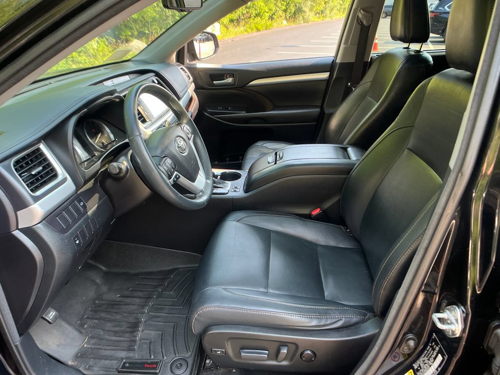 Used 2016 Toyota Highlander XLE AWD/4WD image 9