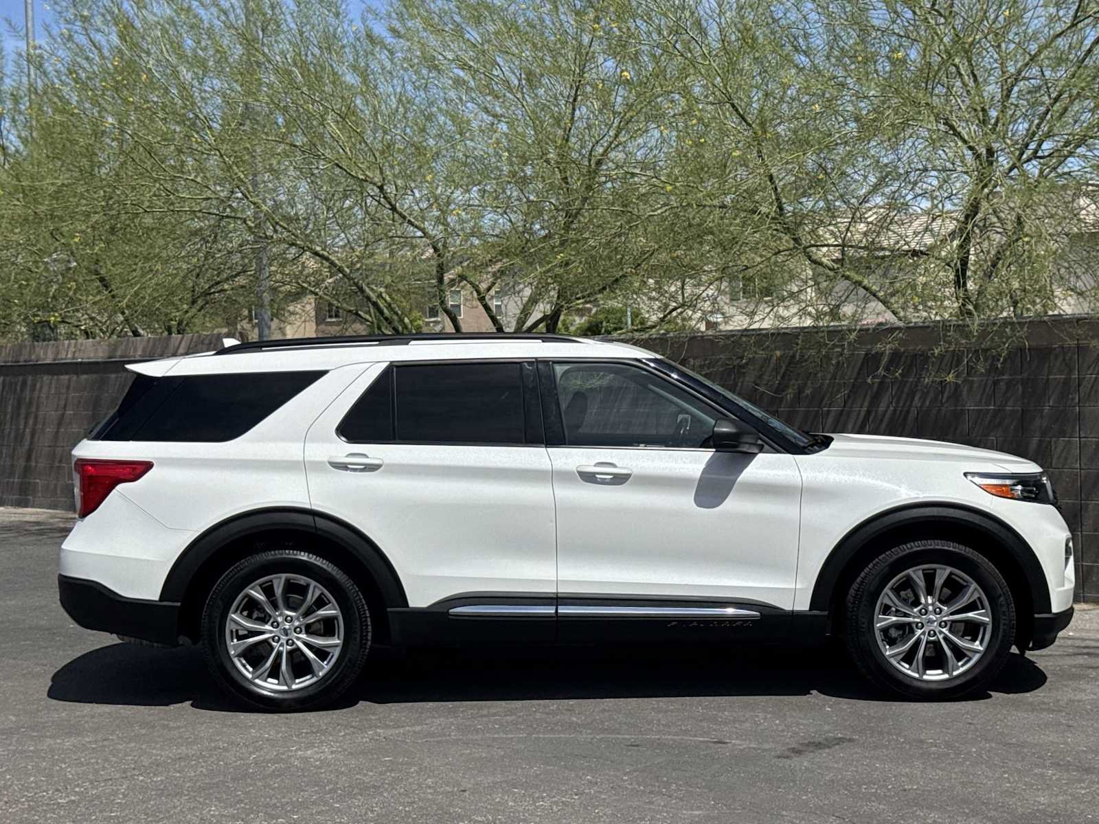 Used 2021 Ford Explorer XLT w/ Equipment Group 202A RWD image 9