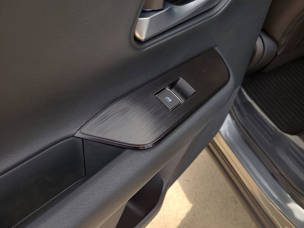 Certified 2026 Nissan Kicks SR w/ Cold Weather Package FWD image 15