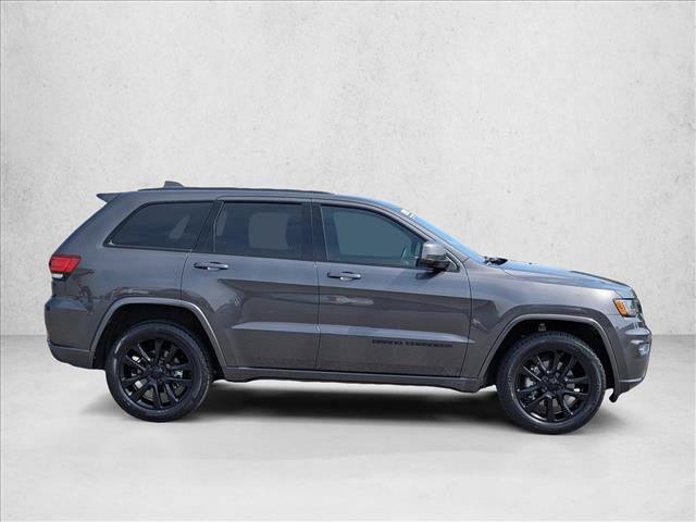 Used 2021 Jeep Grand Cherokee Laredo X AWD/4WD image 4