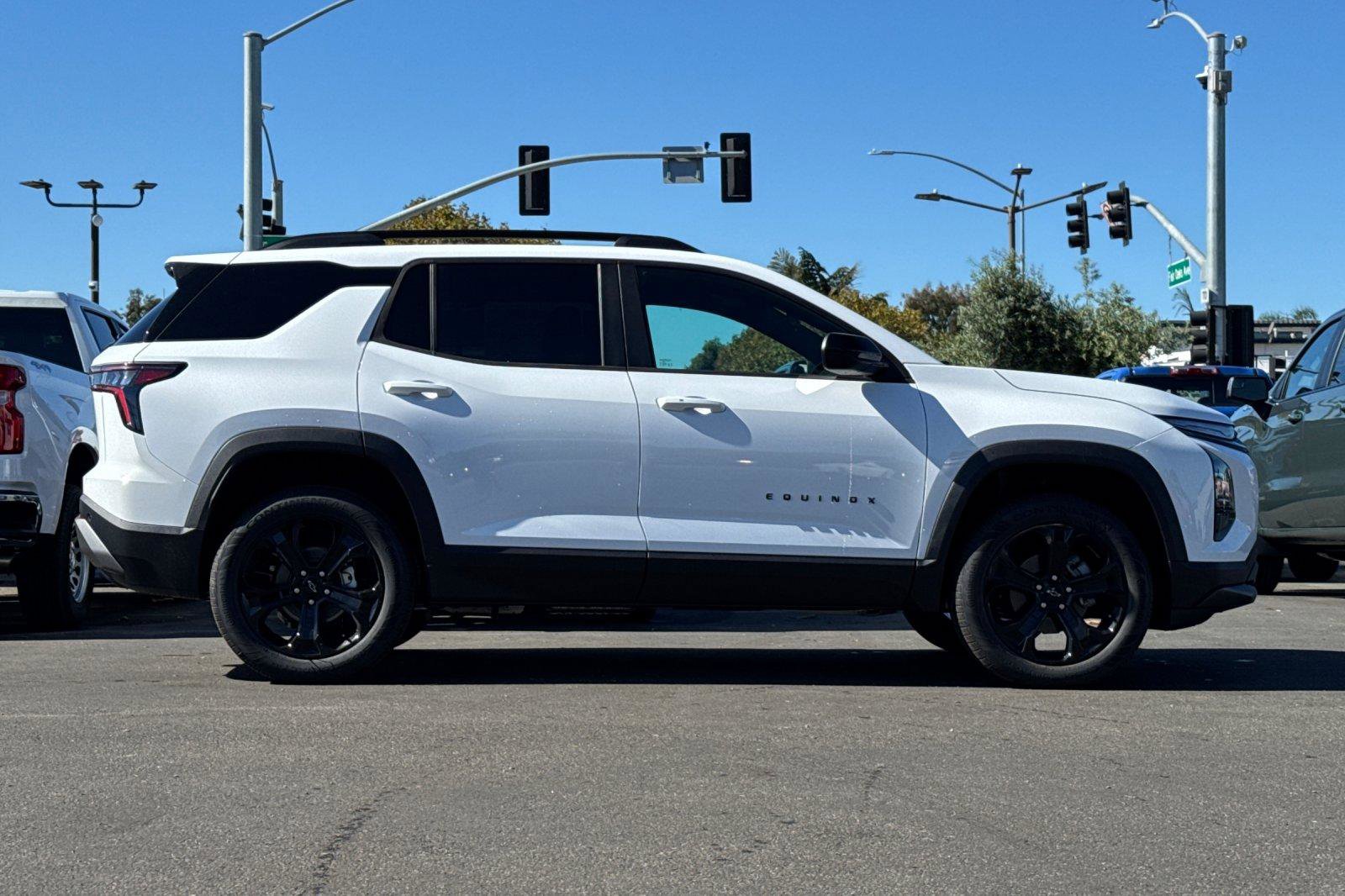 New 2026 Chevrolet Equinox LT w/ Midnight Edition image 3