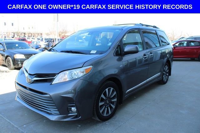 Used 2018 Toyota Sienna XLE w/ XLE Navigation Package image 3