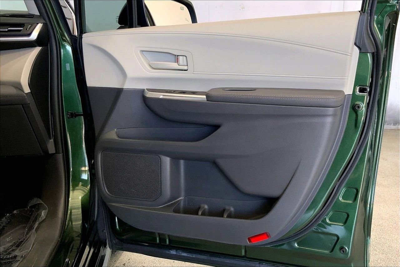 Used 2024 Toyota Sienna LE image 26