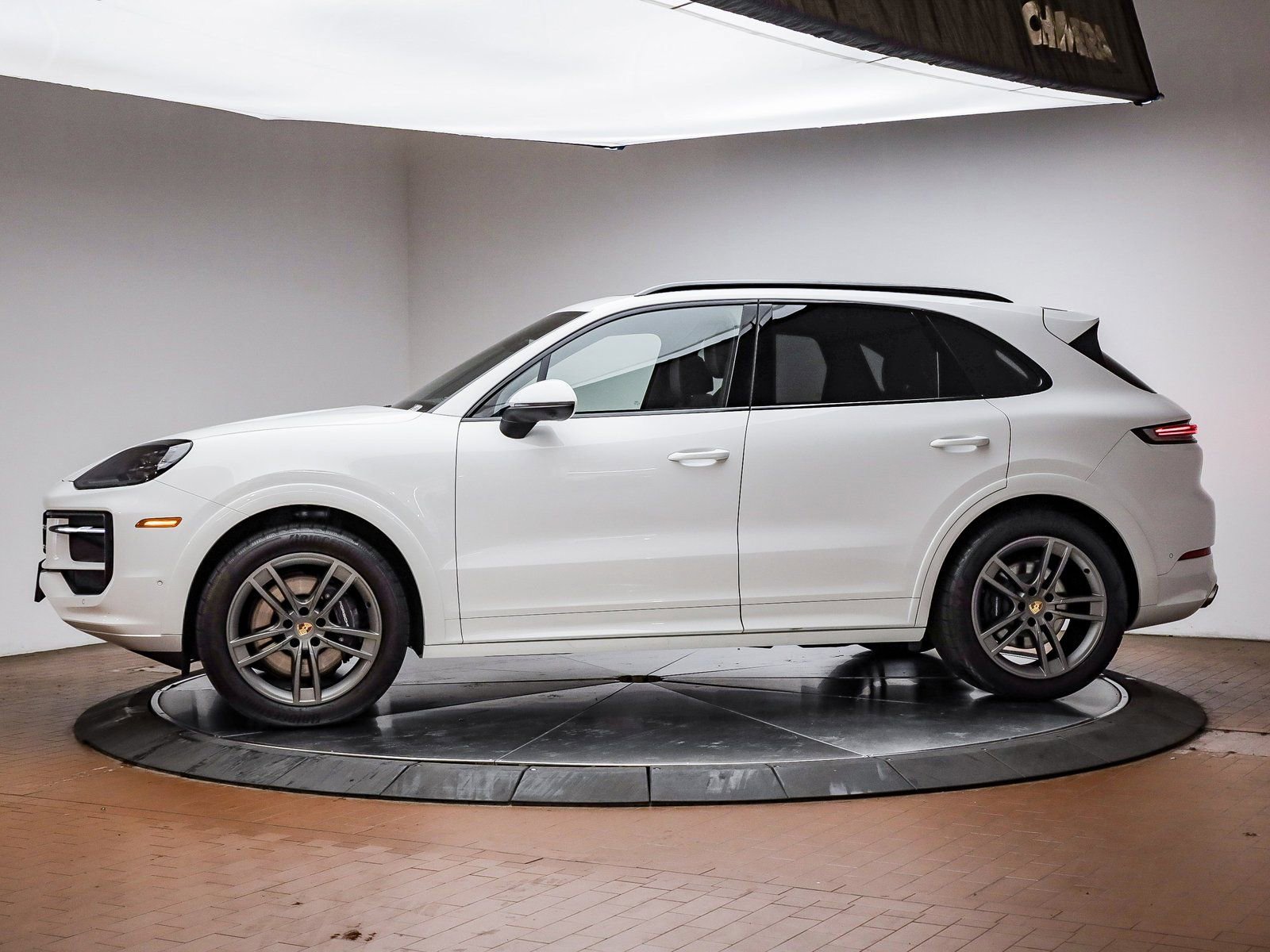 Certified 2025 Porsche Cayenne image 2