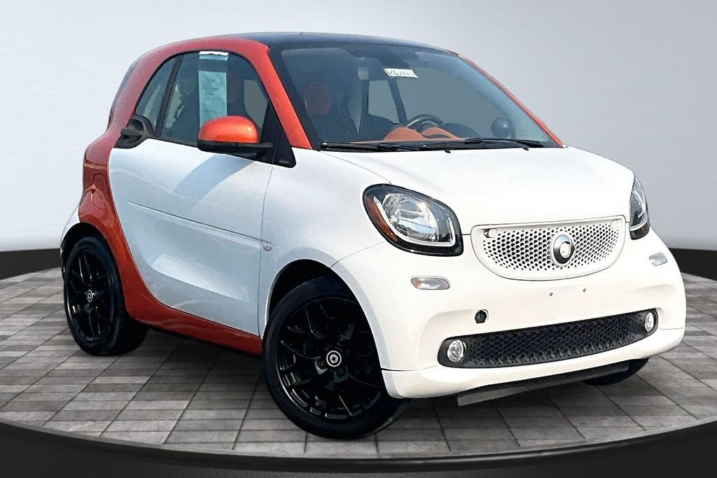 Used 2016 smart fortwo passion RWD image 10