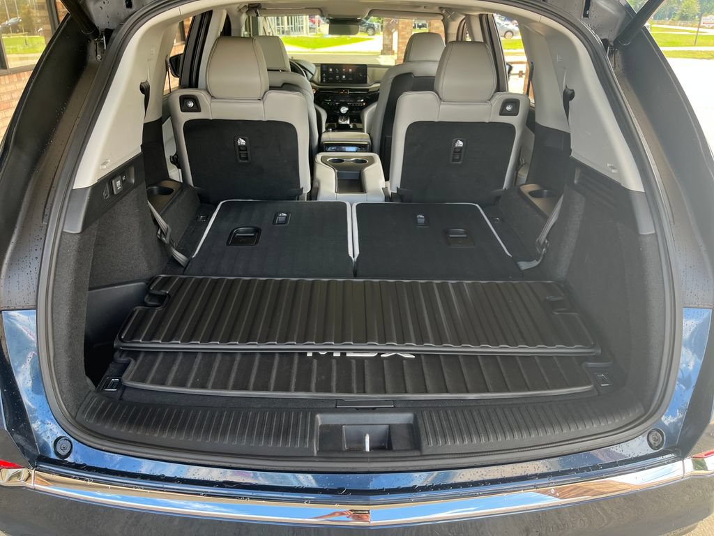 Used 2025 Acura MDX w/ Technology Package FWD image 29