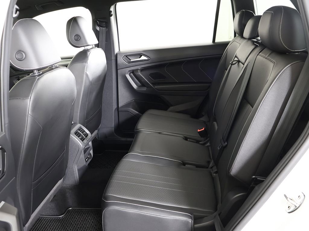 Used 2022 Volkswagen Tiguan SE R-Line image 35