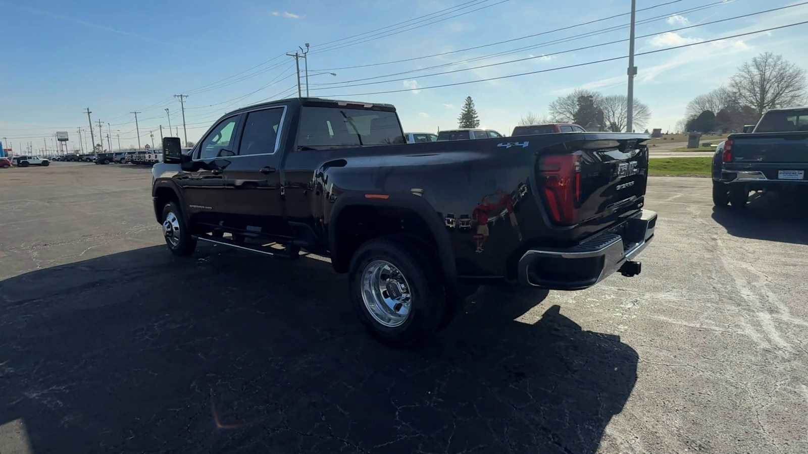 New 2026 GMC Sierra 3500 SLE w/ SLE Value Package AWD/4WD image 8