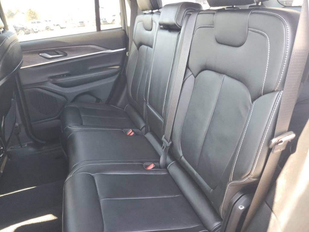 Used 2023 Jeep Grand Cherokee Limited image 30