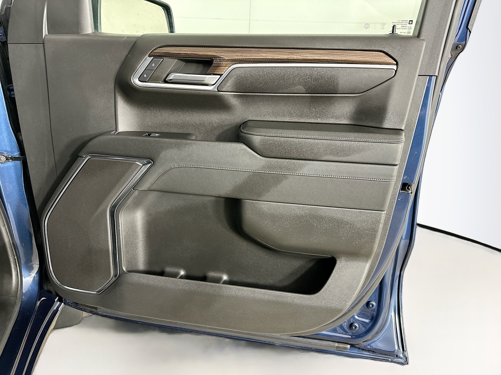 Used 2023 Chevrolet Silverado 1500 LT AWD/4WD image 31