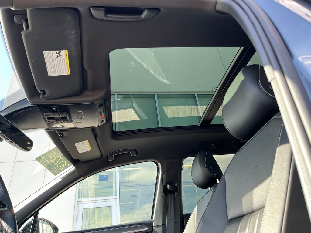 Certified 2022 Volkswagen Tiguan SE R-Line AWD/4WD image 37
