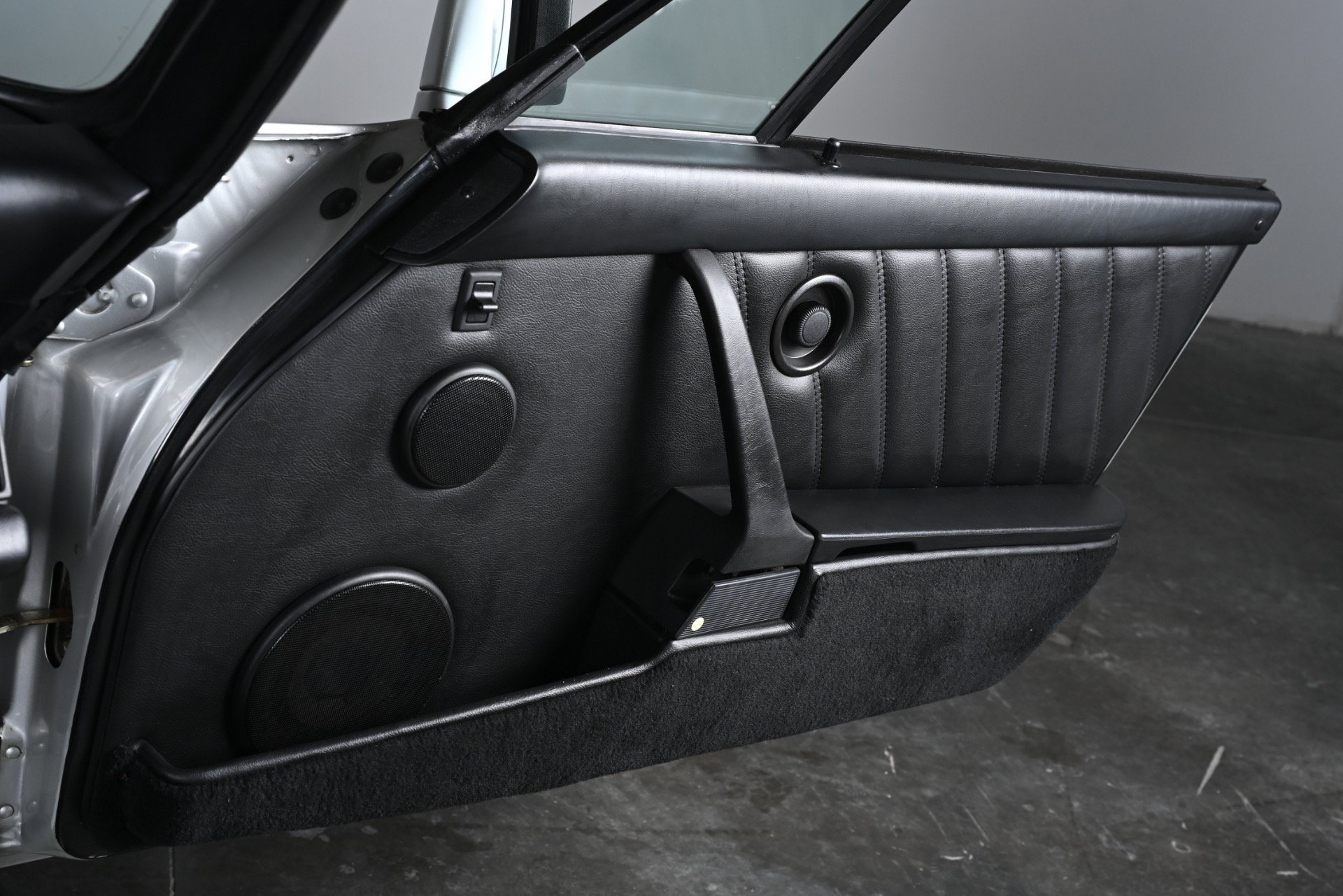 Used 1988 Porsche 911 Carrera RWD image 16