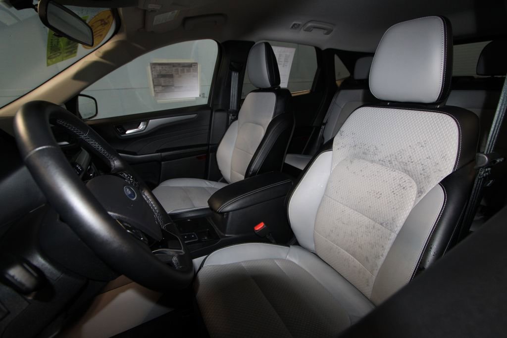 Used 2025 Ford Escape SE FWD image 4