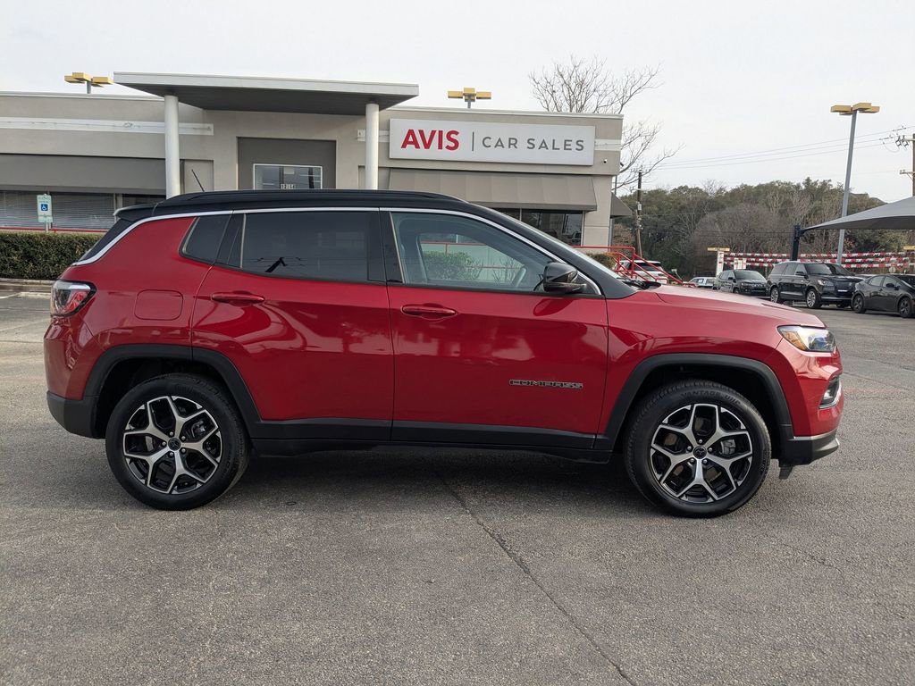 Used 2025 Jeep Compass Limited image 7