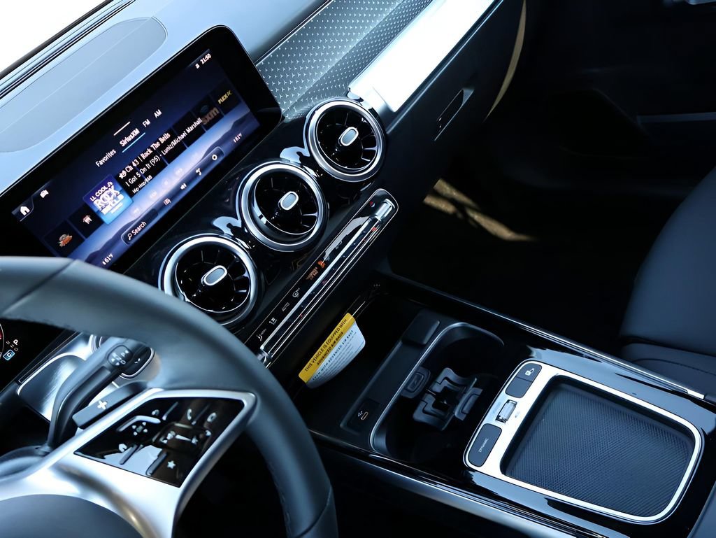 New 2026 Mercedes-Benz GLB 250 4MATIC image 21