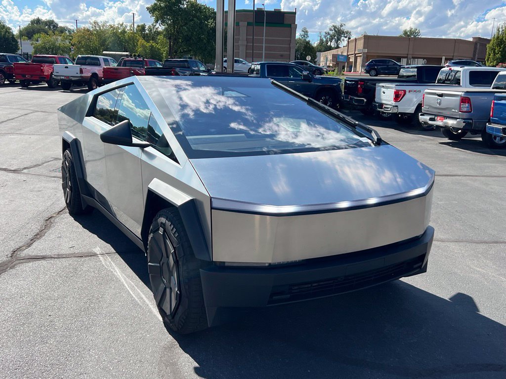 Used 2024 Tesla Cybertruck AWD Crew Cab image 4