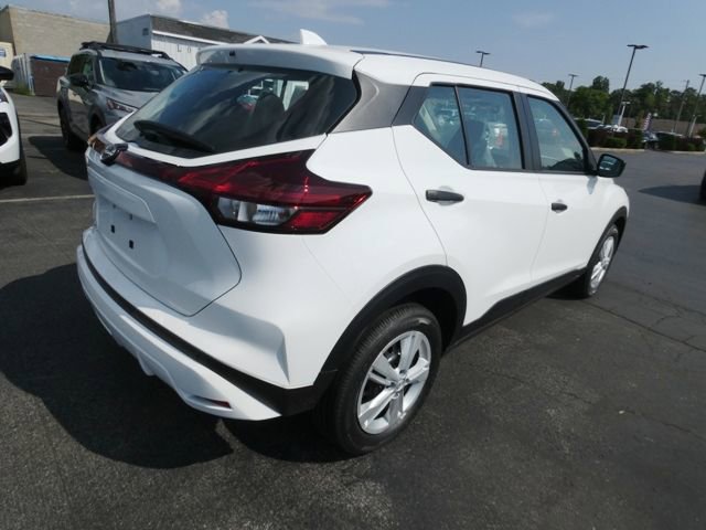 New 2025 Nissan Kicks Play S FWD image 3