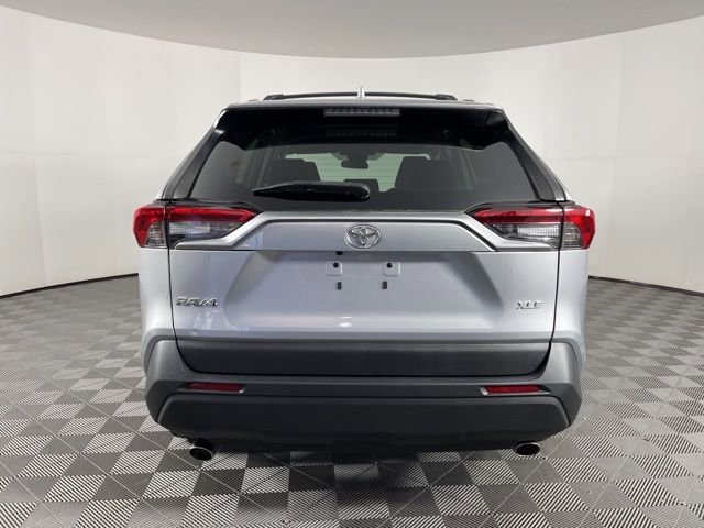 Used 2022 Toyota RAV4 XLE image 9
