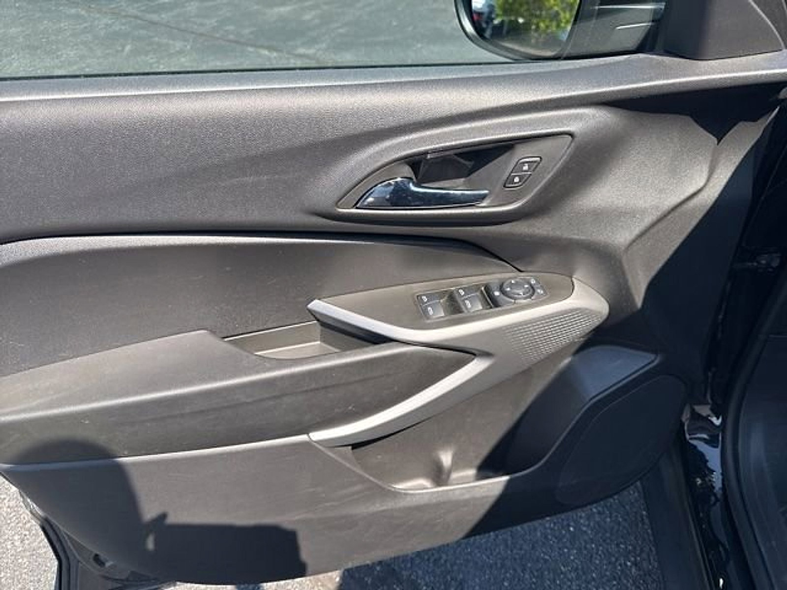 Used 2024 Chevrolet Trax LS w/ LS Convenience Package FWD image 23