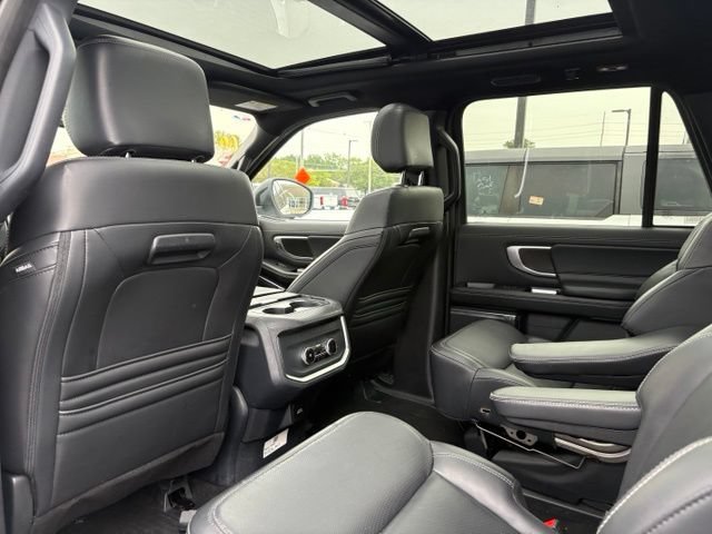 Used 2025 Ford Expedition Max Platinum w/ Stealth Appearance Package AWD/4WD image 18