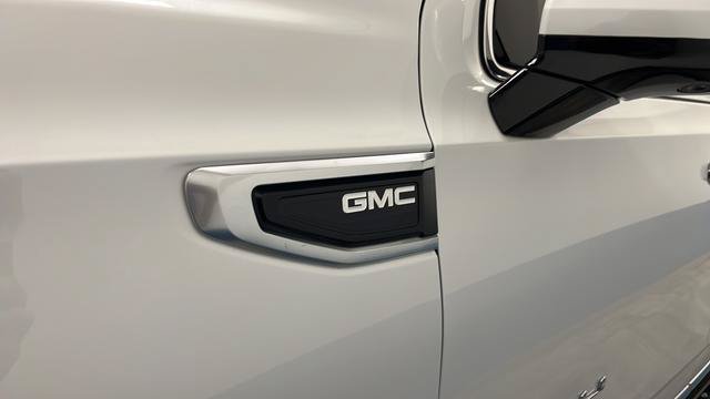 Used 2024 GMC Yukon XL Denali AWD/4WD image 44