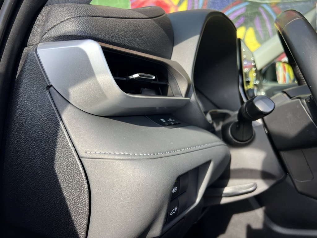 Used 2021 Toyota Highlander LE image 49