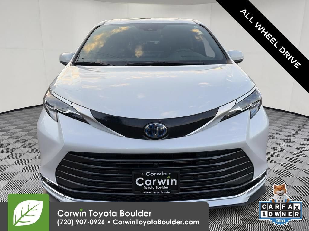 Used 2025 Toyota Sienna Platinum AWD/4WD image 2