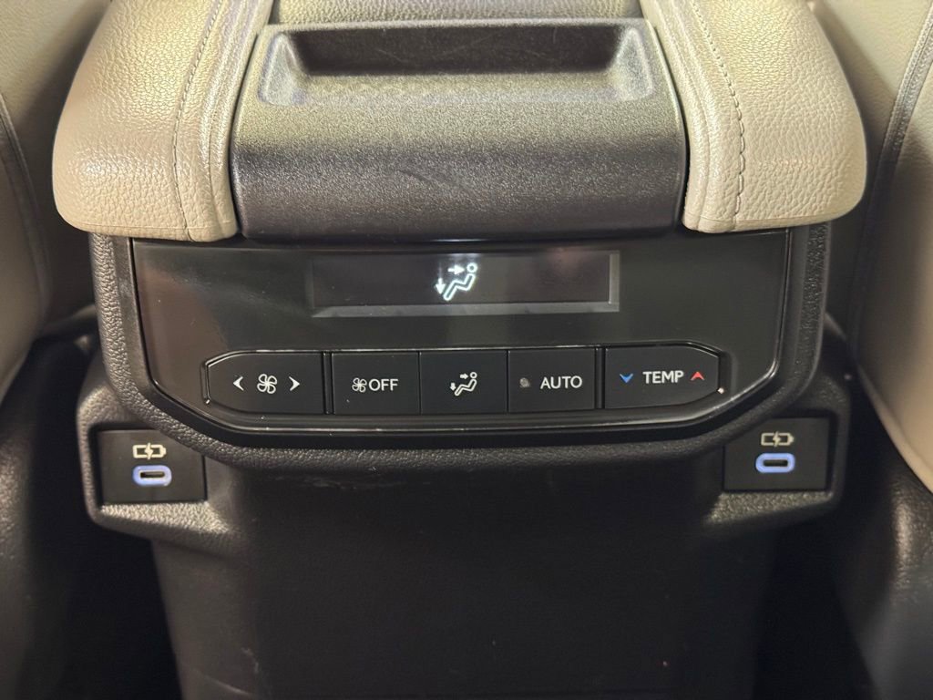 Used 2024 Toyota Grand Highlander AWD image 18