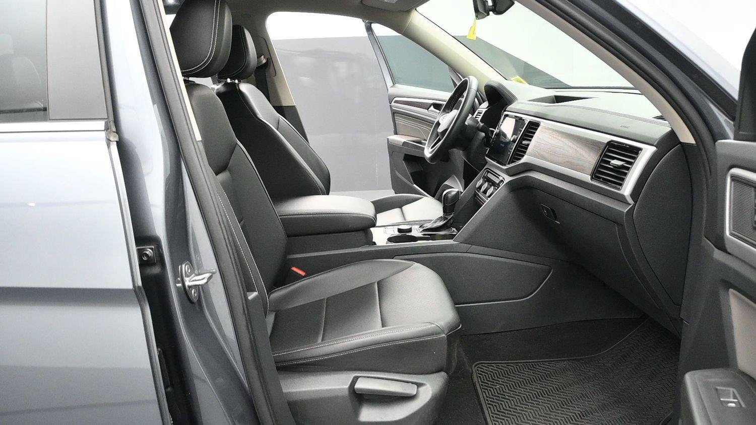Certified 2023 Volkswagen Atlas SE w/ Panoramic Sunroof Package AWD/4WD image 17