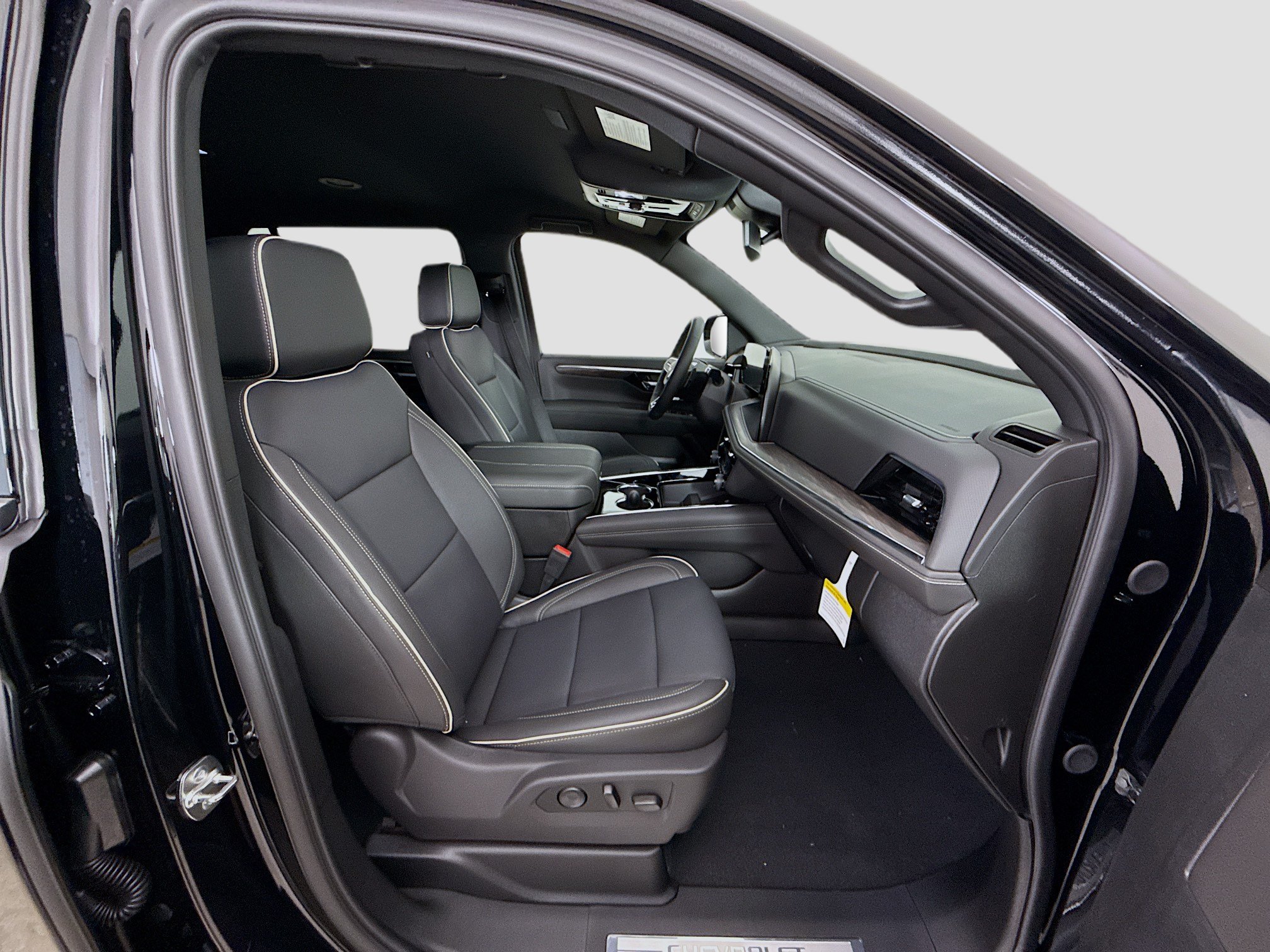 New 2026 Chevrolet Suburban Premier RWD image 32