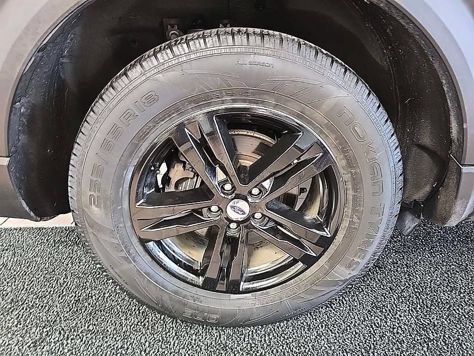 Used 2020 Ford Explorer XLT w/ Equipment Group 202A AWD/4WD image 40