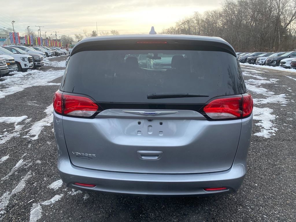 Used 2020 Chrysler Voyager LX image 6