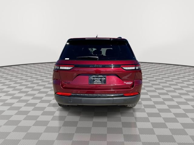 Used 2025 Jeep Grand Cherokee Altitude AWD/4WD image 8