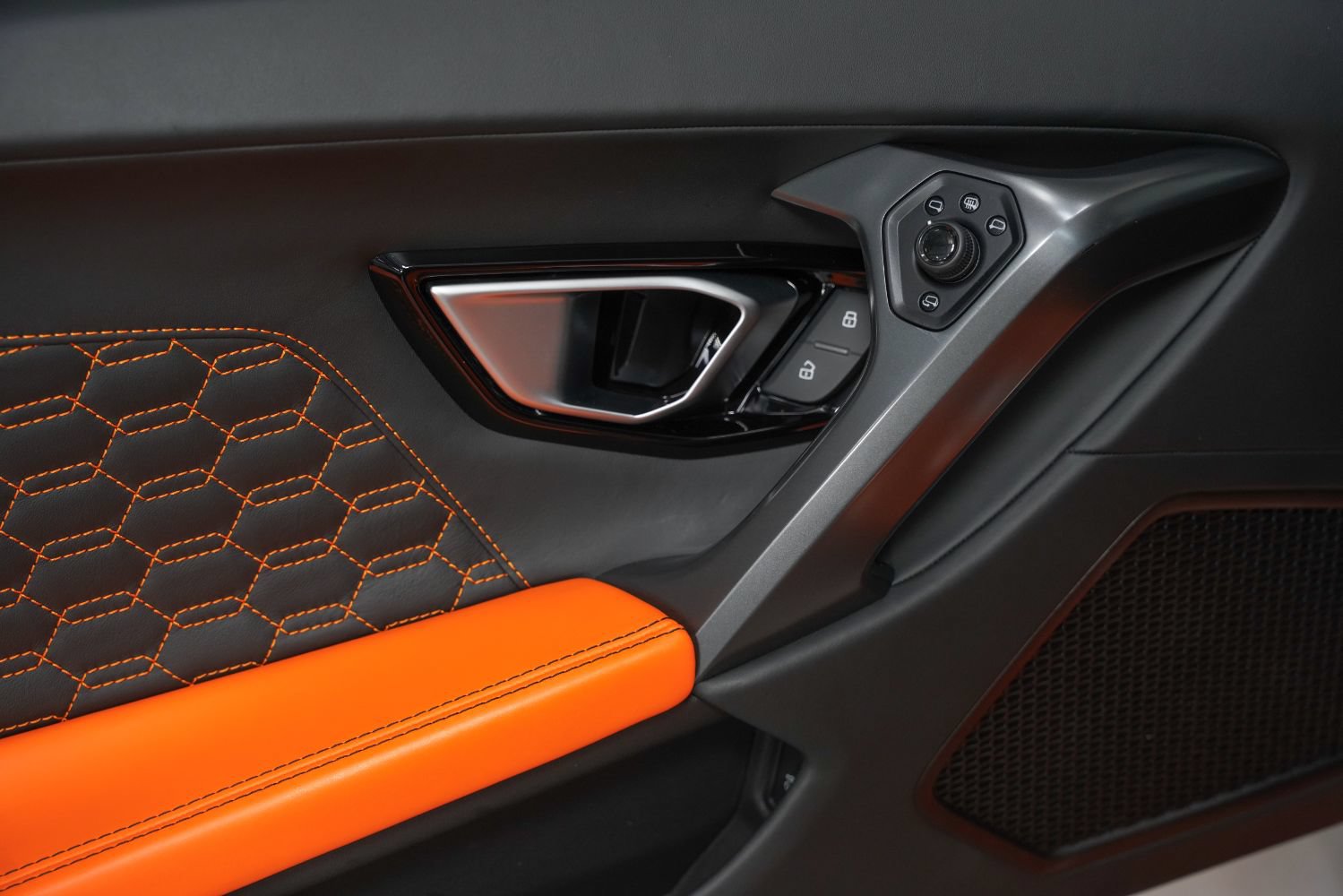Used 2017 Lamborghini Huracan LP 580-2 RWD image 37