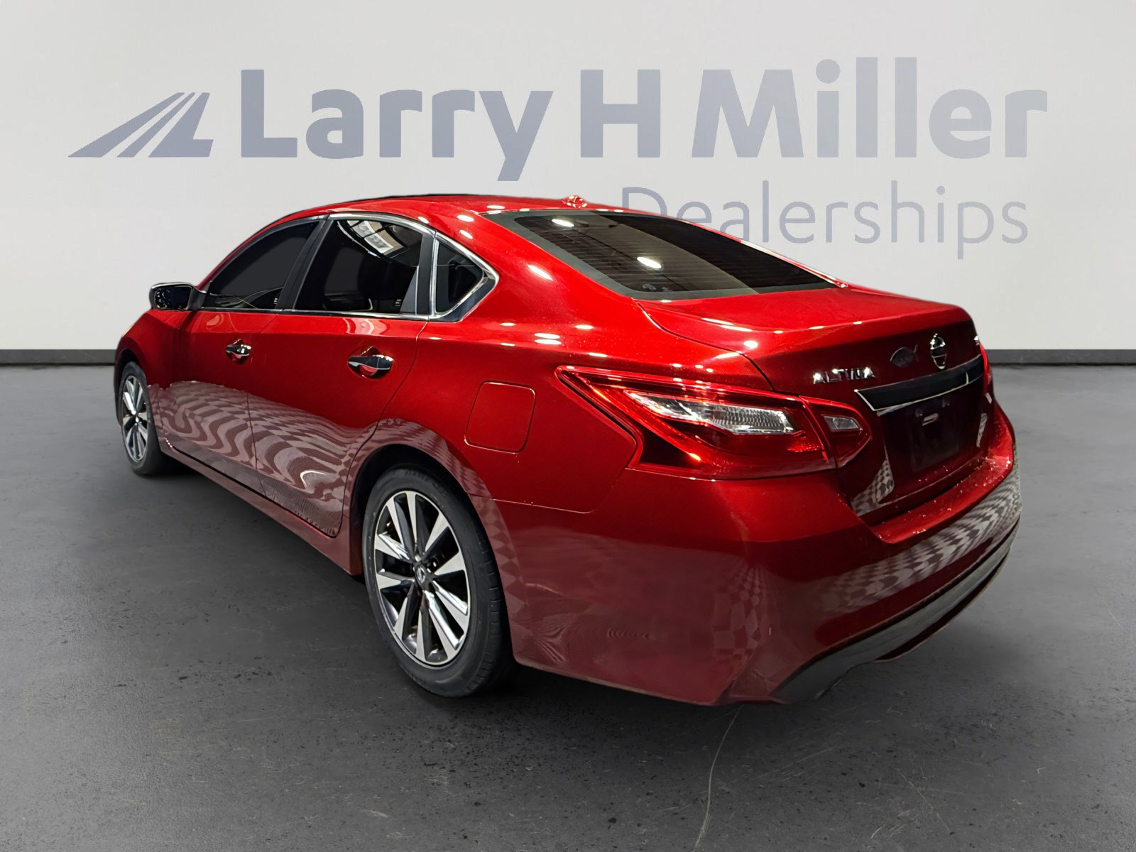 Used 2017 Nissan Altima 2.5 SV image 3