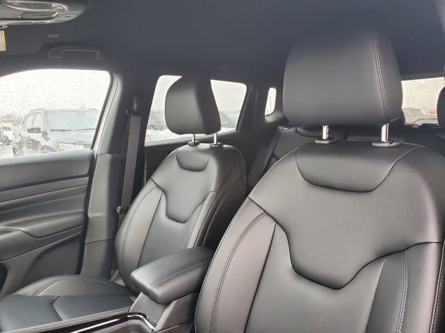 Used 2026 Jeep Compass Limited image 12