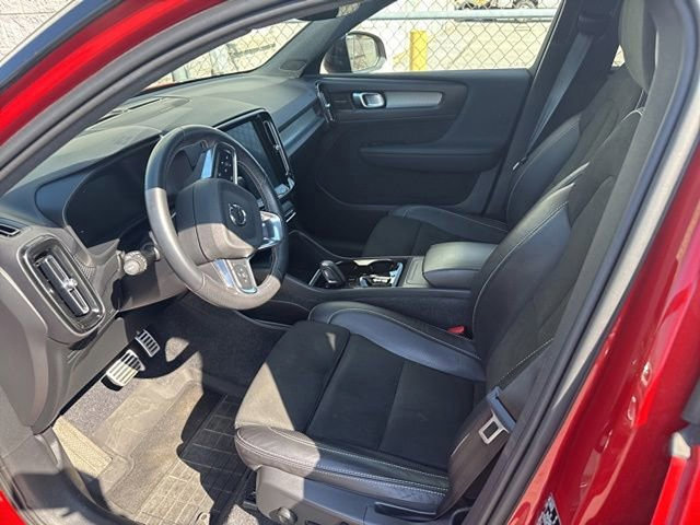 Used 2021 Volvo XC40 T5 R-Design w/ Advanced Package image 10