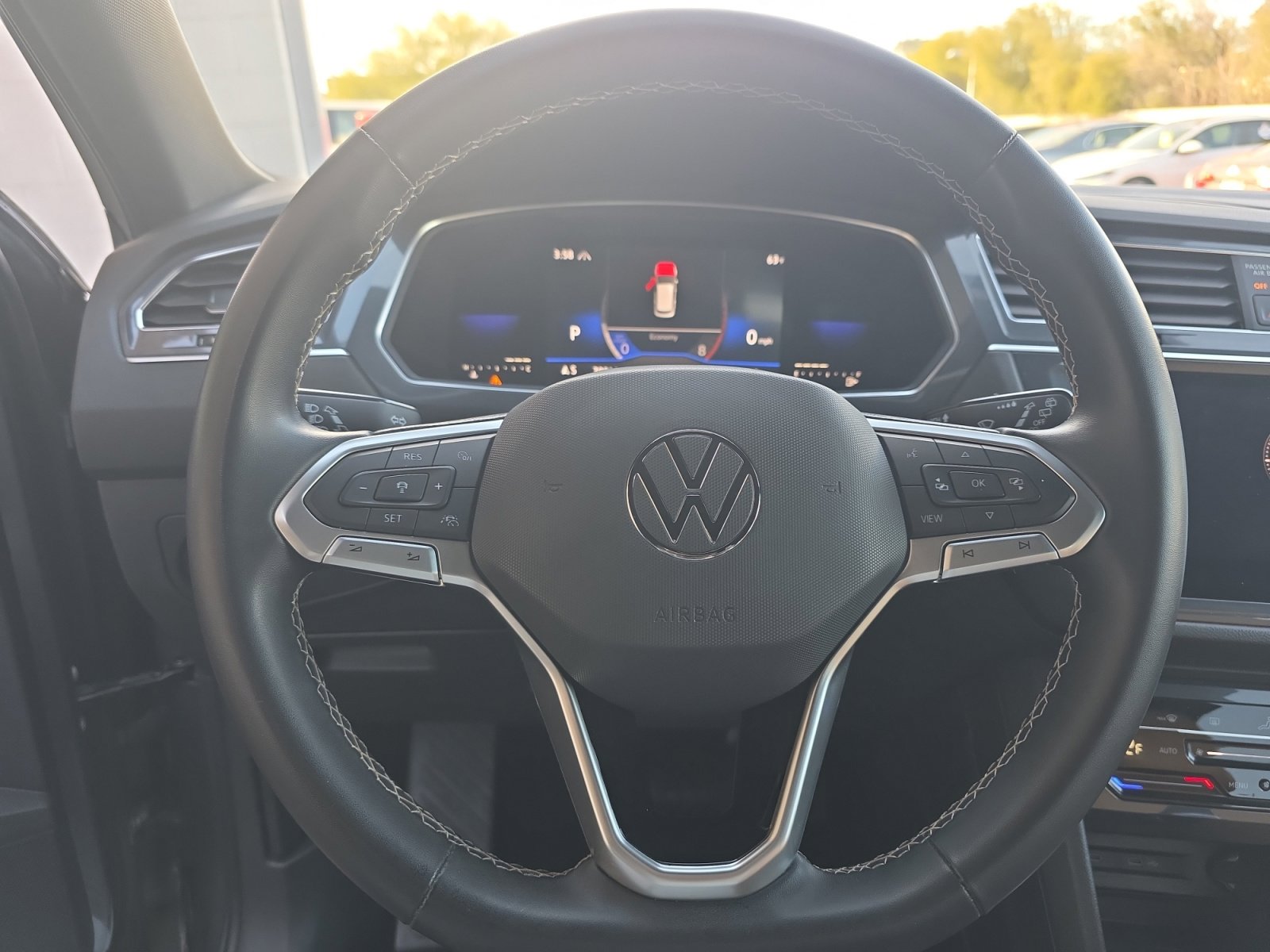 Used 2022 Volkswagen Tiguan SE image 9