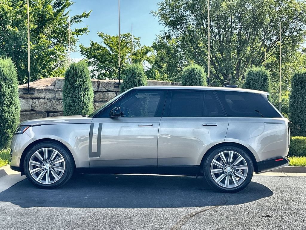Certified 2023 Land Rover Range Rover SE AWD/4WD image 2