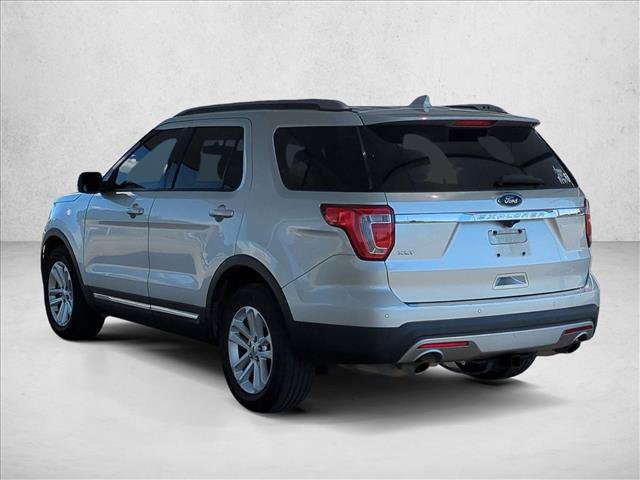 Used 2017 Ford Explorer XLT w/ Equipment Group 202A FWD image 7