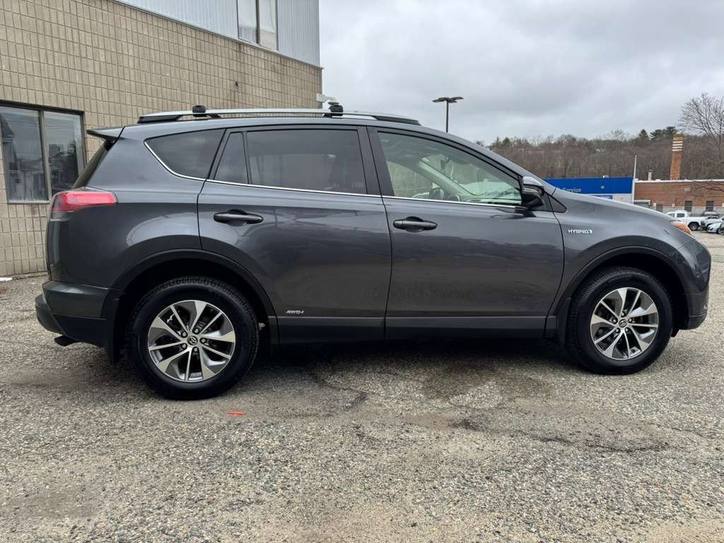 Used 2017 Toyota RAV4 XLE w/ Carpet Mat Package AWD/4WD image 6